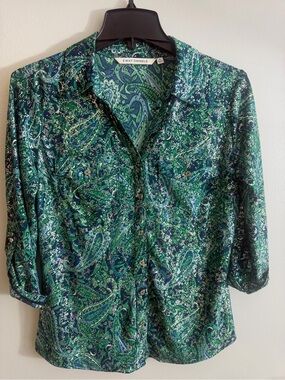 Emily Daniels Green Navy Blue Paisley Button-Up Roll tab blouse size small